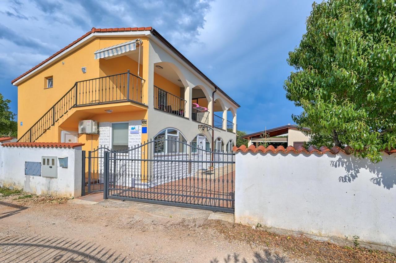 Teuta Apartments - A Beach And A Sea View Peroj Exterior photo