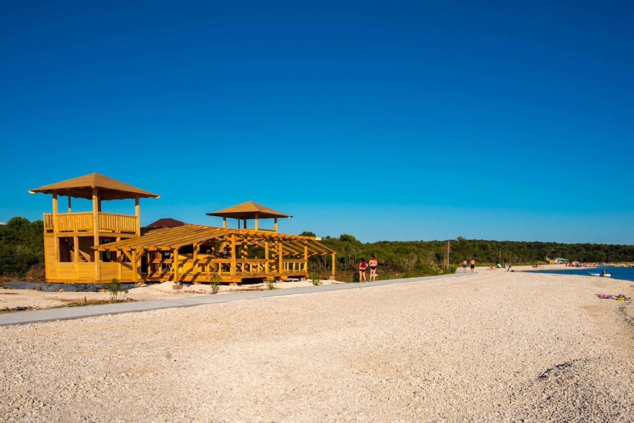 Teuta Apartments - A Beach And A Sea View Peroj Exterior photo