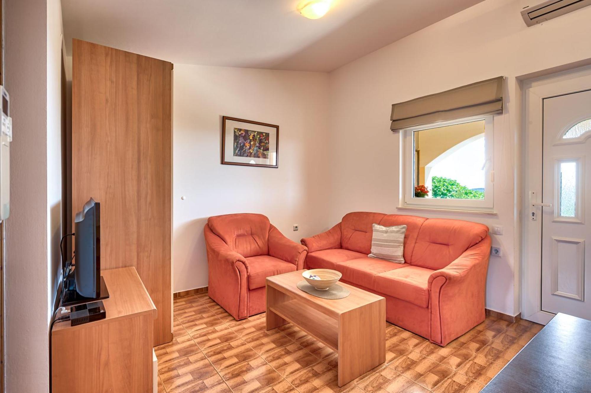 Teuta Apartments - A Beach And A Sea View Peroj Exterior photo