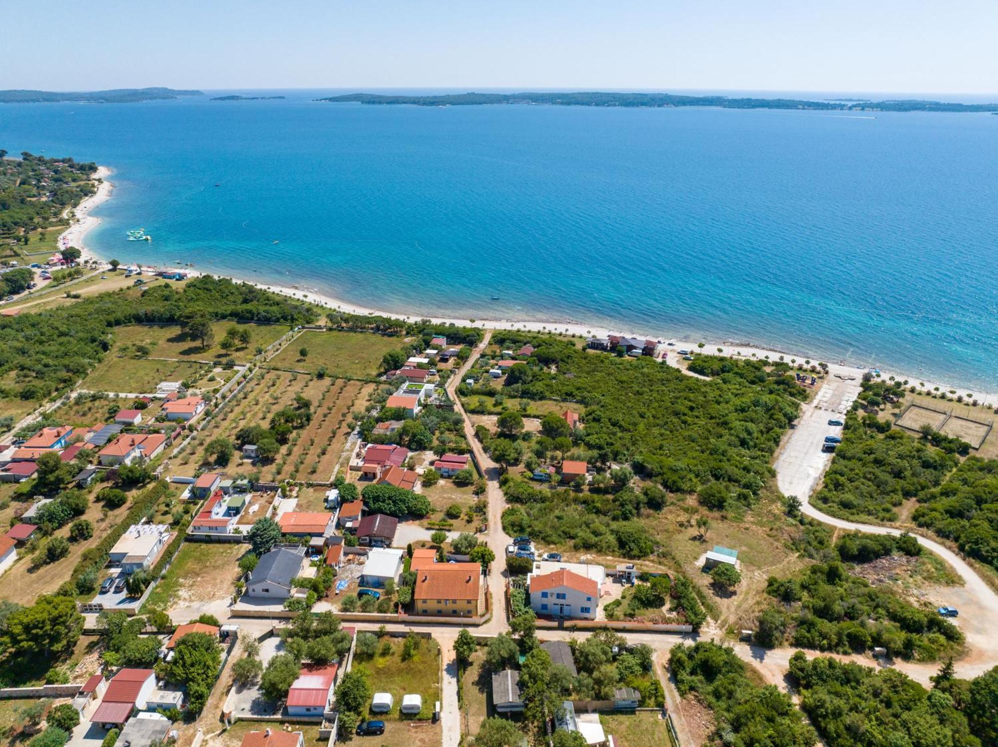 Teuta Apartments - A Beach And A Sea View Peroj Exterior photo