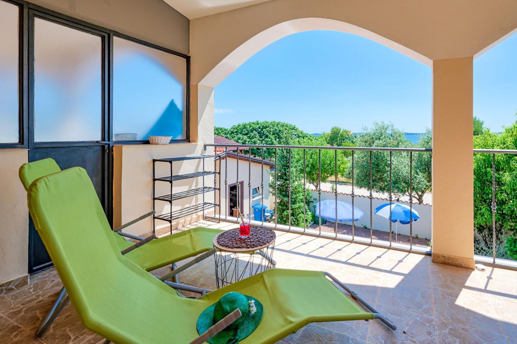 Teuta Apartments - A Beach And A Sea View Peroj Exterior photo