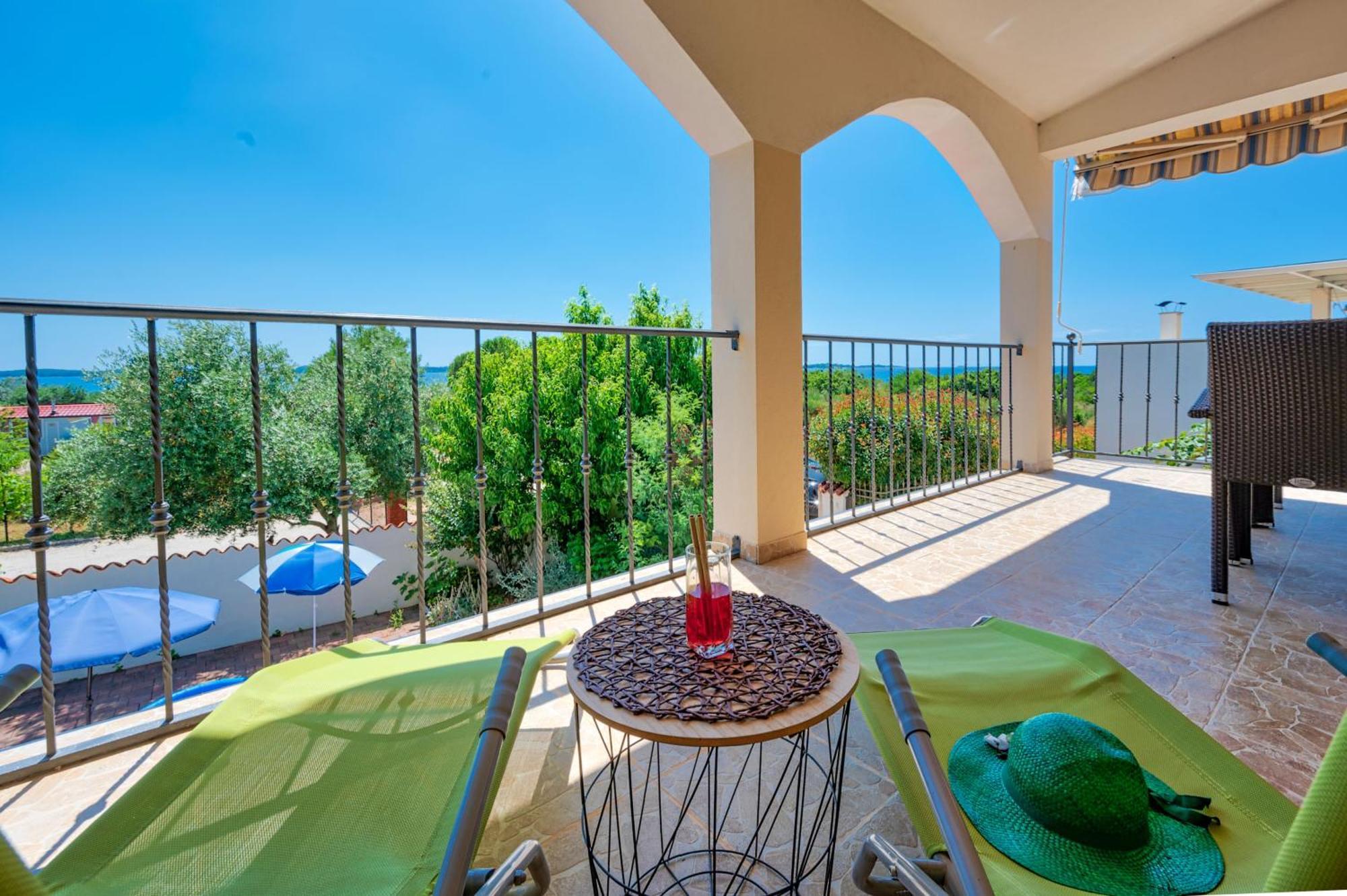 Teuta Apartments - A Beach And A Sea View Peroj Exterior photo